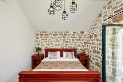 Two-bedroom-stone-house-with-a-pool--Lustica--13545--15-