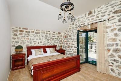 Two-bedroom-stone-house-with-a-pool--Lustica--13545--18-