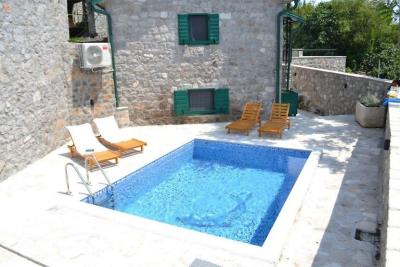 Two-bedroom-stone-house-with-a-pool--Lustica--13545--26-
