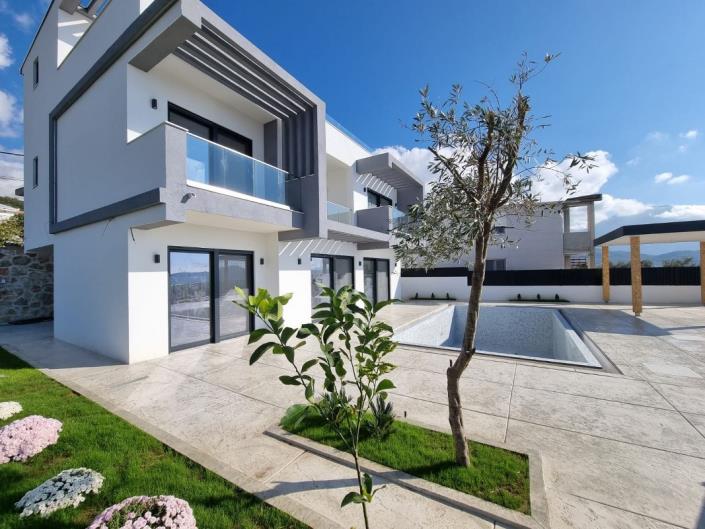 Image No.1-4 Bed Villa for sale