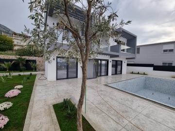 Novaja-villa-s-basejnom-v-Bare-12488--10-_1067x800