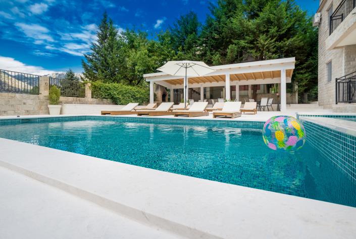 Image No.2-Villa de 6 chambres à vendre à Kotor