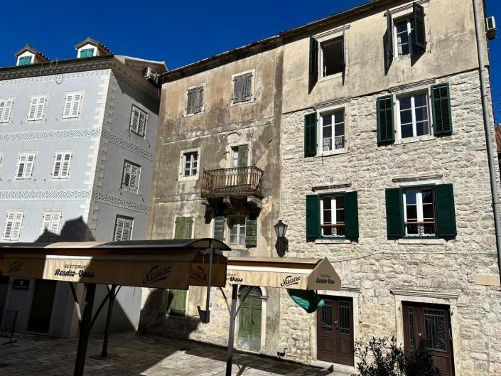 Image No.1-3 Bed House for sale