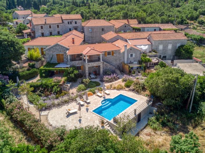 Image No.1-9 Bed Villa for sale