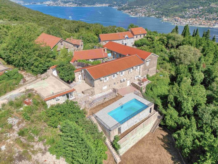 Image No.1-Villa de 3 chambres à vendre à Tivat