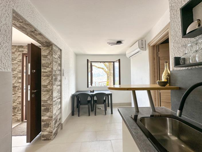 Image No.18-4 Bed House for sale