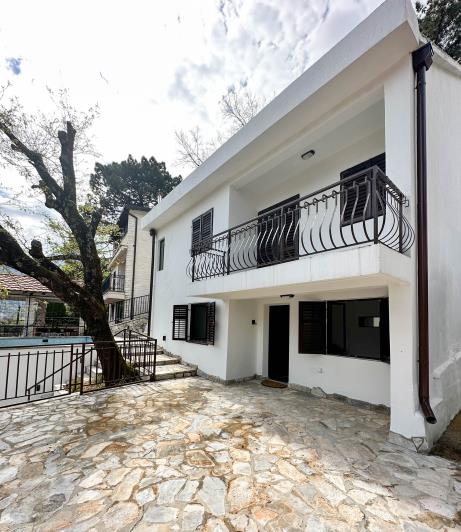 Image No.25-4 Bed House for sale