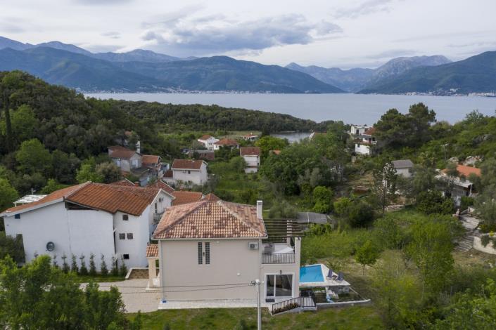 Image No.2-Maison / Villa de 3 chambres à vendre à Tivat