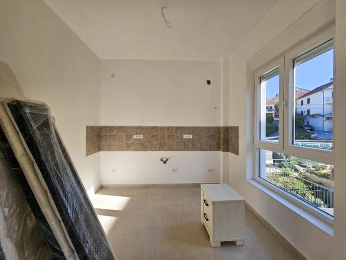 Image No.5-Appartement de 2 chambres à vendre à Kumbor