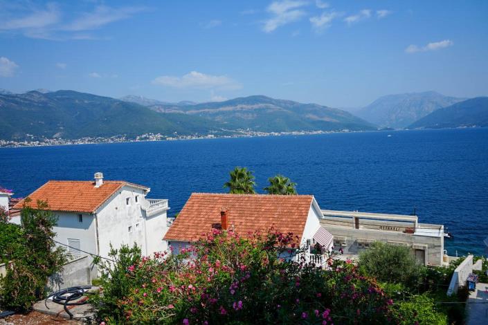 Image No.1-Maison de 4 chambres à vendre à Tivat
