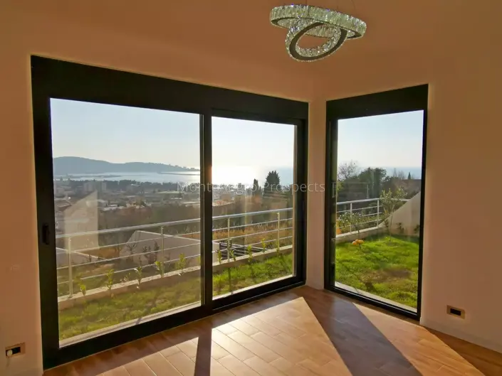 Image No.8-4 Bed House for sale