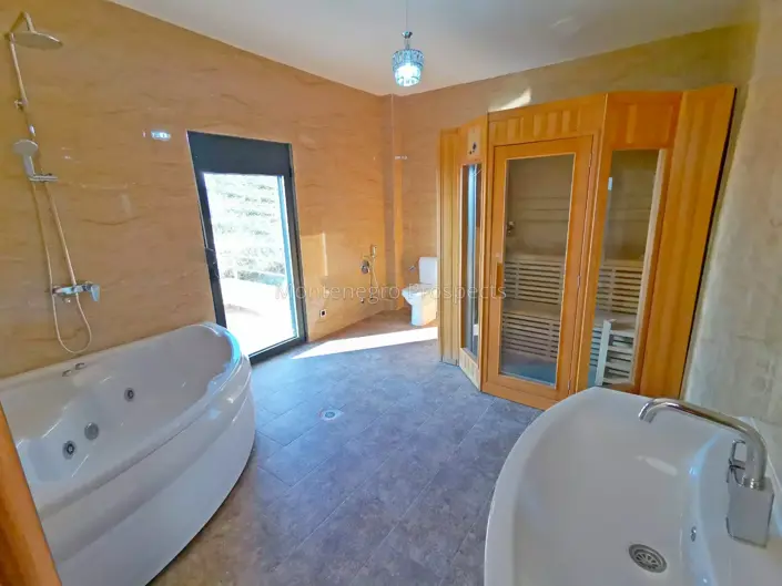 Image No.13-4 Bed House for sale