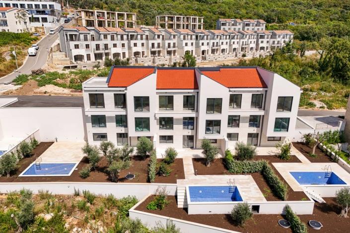 Image No.7-4 Bed Hotel for sale