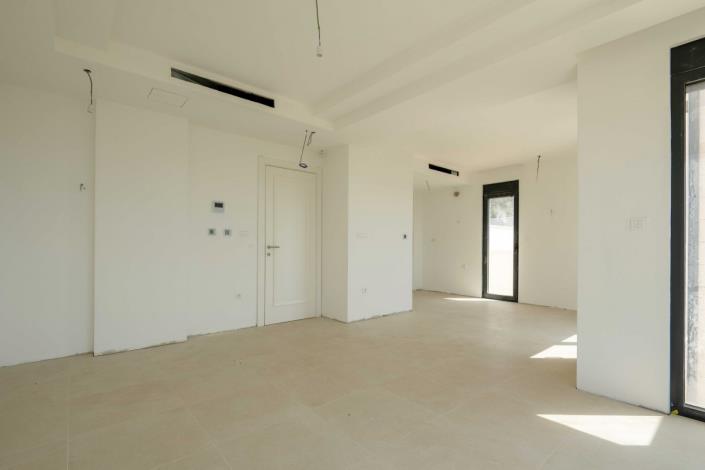 Image No.15-4 Bed Hotel for sale