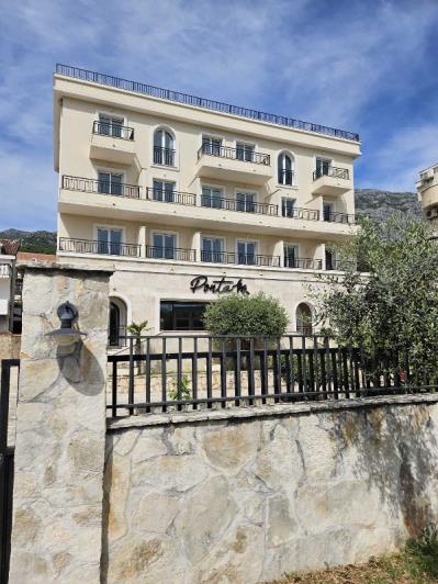 Image No.1-Un hôtel de 30 chambres à vendre à Budva