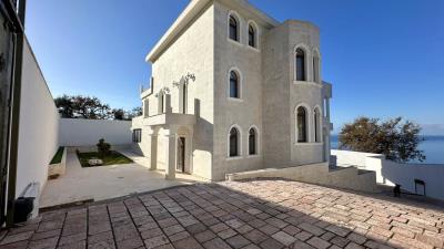 1 - Bar, Villa
