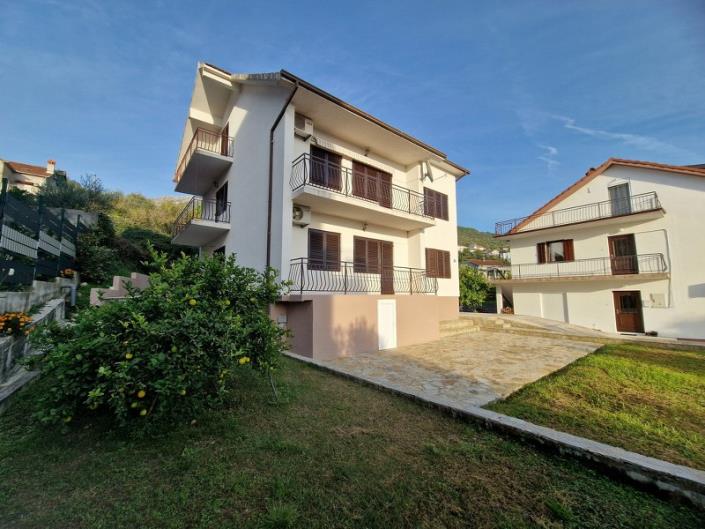 Image No.1-Maison de 6 chambres à vendre à Tivat
