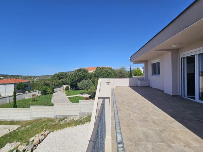 Image No.13-3 Bed House for sale