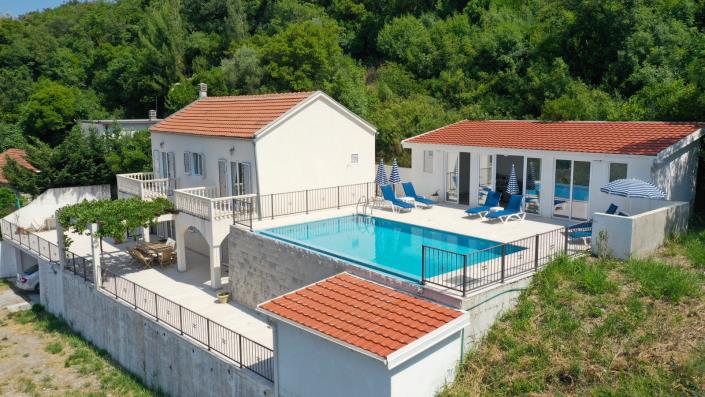 Image No.1-Villa de 4 chambres à vendre à Budva