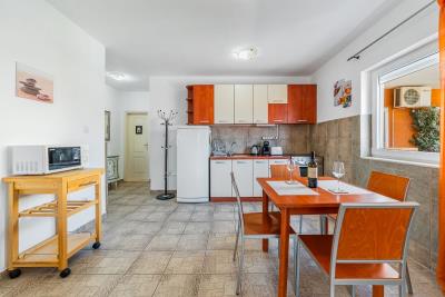 12735-stan-u-Prcanj--8-_1200x800