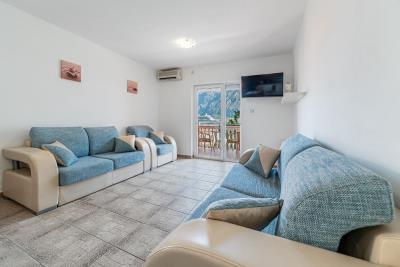 12735-stan-u-Prcanj--12-_1200x800