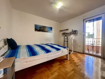spacious_three-bedroom_apartment_with_stuuning_sea_views_above_jaz_beach_budva_13785_11-jpg