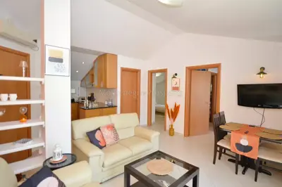 comfortable_two-bedroom_apartment_on_the_waterfront_in_stoliv_kotor_13829_3-jpg
