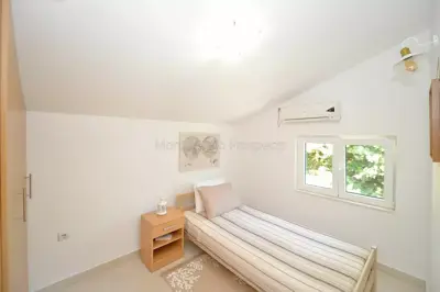 comfortable_two-bedroom_apartment_on_the_waterfront_in_stoliv_kotor_13829_6-jpg