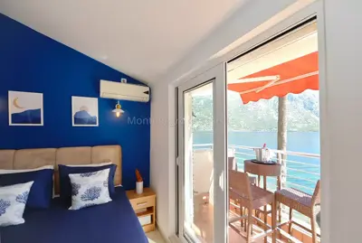 comfortable_two-bedroom_apartment_on_the_waterfront_in_stoliv_kotor_13829_1-jpg--1-