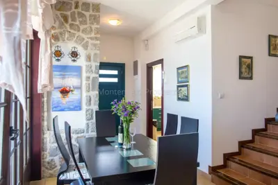 spacious_villa_for_sale_1_of_1-31-jpg