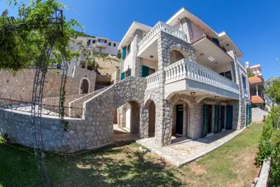 spacious_villa_for_sale_1_of_1-48-jpg