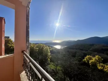 spacious_three-bedroom_apartment_with_stuuning_sea_views_above_jaz_beach_budva_13785_8-jpg