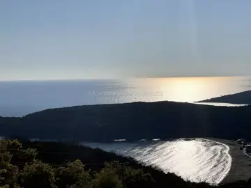 spacious_three-bedroom_apartment_with_stuuning_sea_views_above_jaz_beach_budva_13785_12-jpg