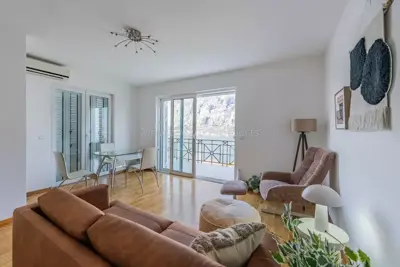 two-bedroom_apartment_with_sea_views_in_prcanj_kotor_bay_13854_18-jpeg