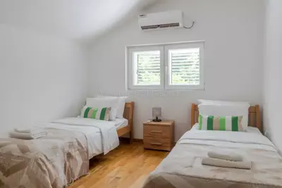 two-bedroom_apartment_with_sea_views_in_prcanj_kotor_bay_13854_7_0-jpeg
