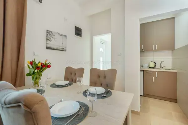 Image No.5-9 Bed Apartment for sale