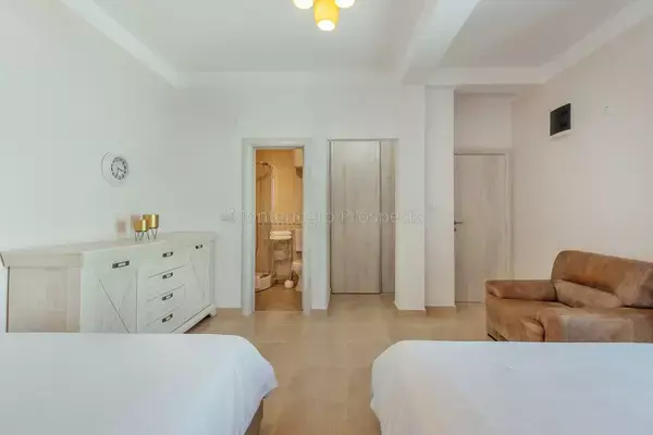 Image No.6-9 Bed Apartment for sale
