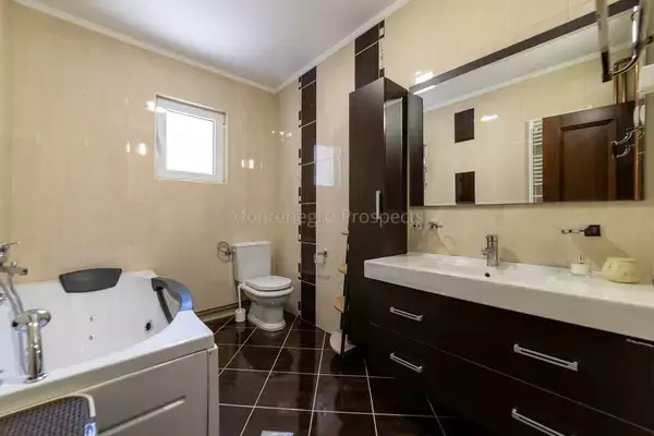 Image No.14-9 Bed Apartment for sale