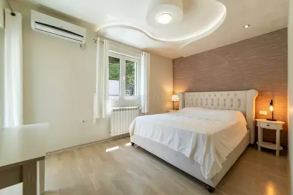Image No.16-9 Bed Apartment for sale