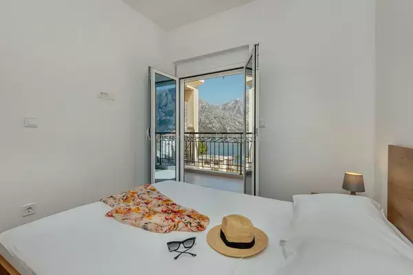 Image No.22-9 Bed Apartment for sale