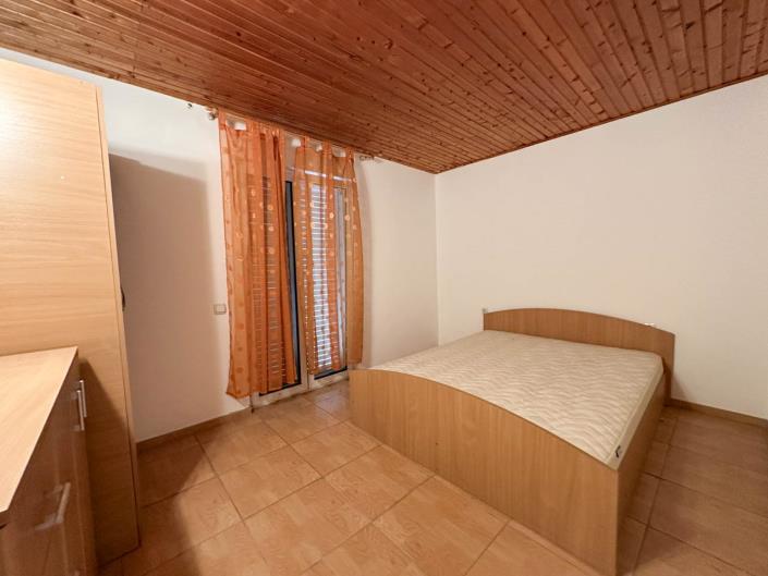 Image No.6-5 Bed House for sale