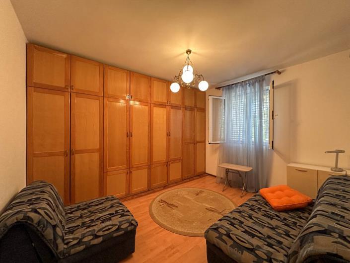 Image No.8-5 Bed House for sale