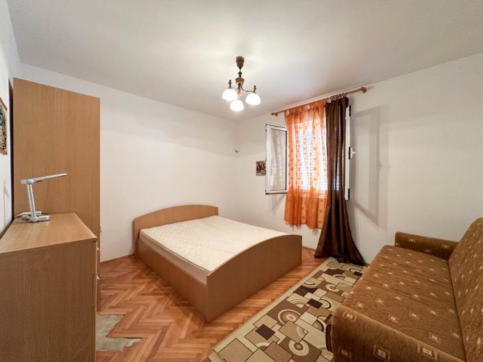 Image No.7-5 Bed House for sale