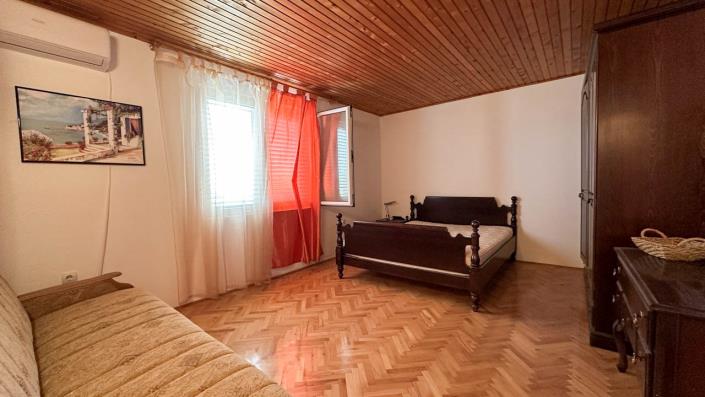 Image No.21-5 Bed House for sale