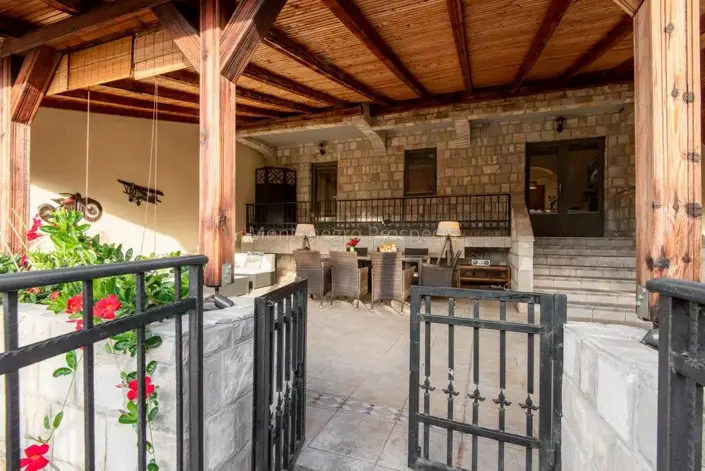 Image No.9-6 Bed House for sale