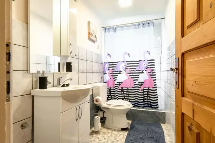 Image No.18-6 Bed House for sale