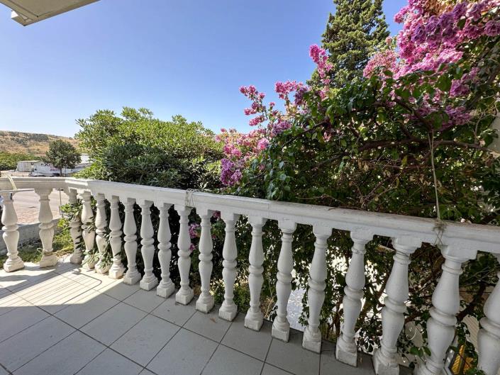 Image No.2-6 Bed House for sale
