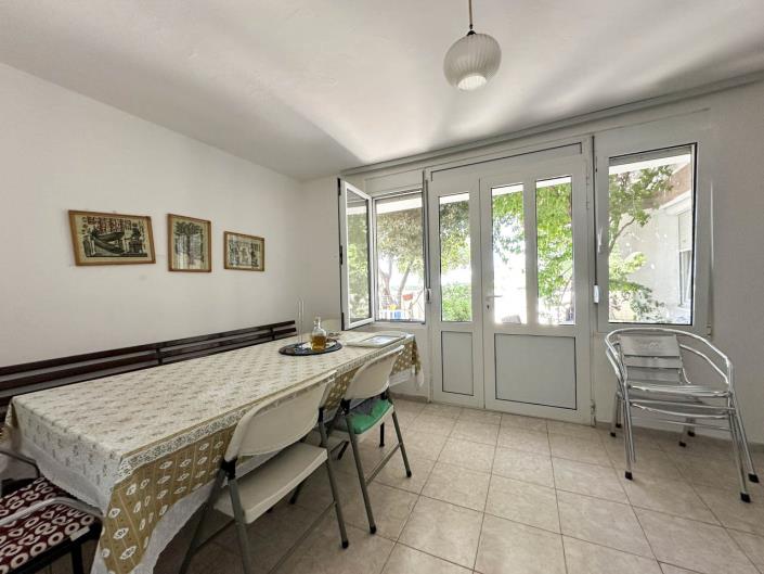 Image No.16-6 Bed House for sale