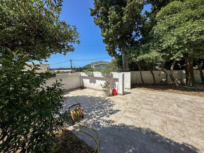 Image No.18-6 Bed House for sale