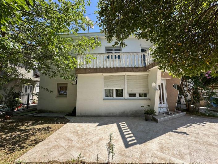 Image No.20-6 Bed House for sale